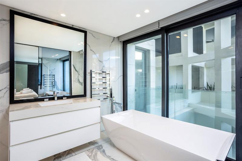 5 Bedroom Property for Sale in Bantry Bay Western Cape